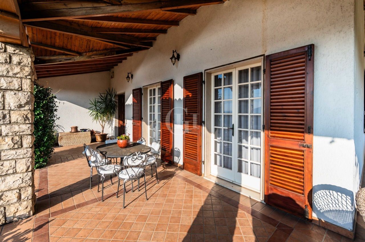 Вилла у озера Изео, Италия, 230 м² - фото 8