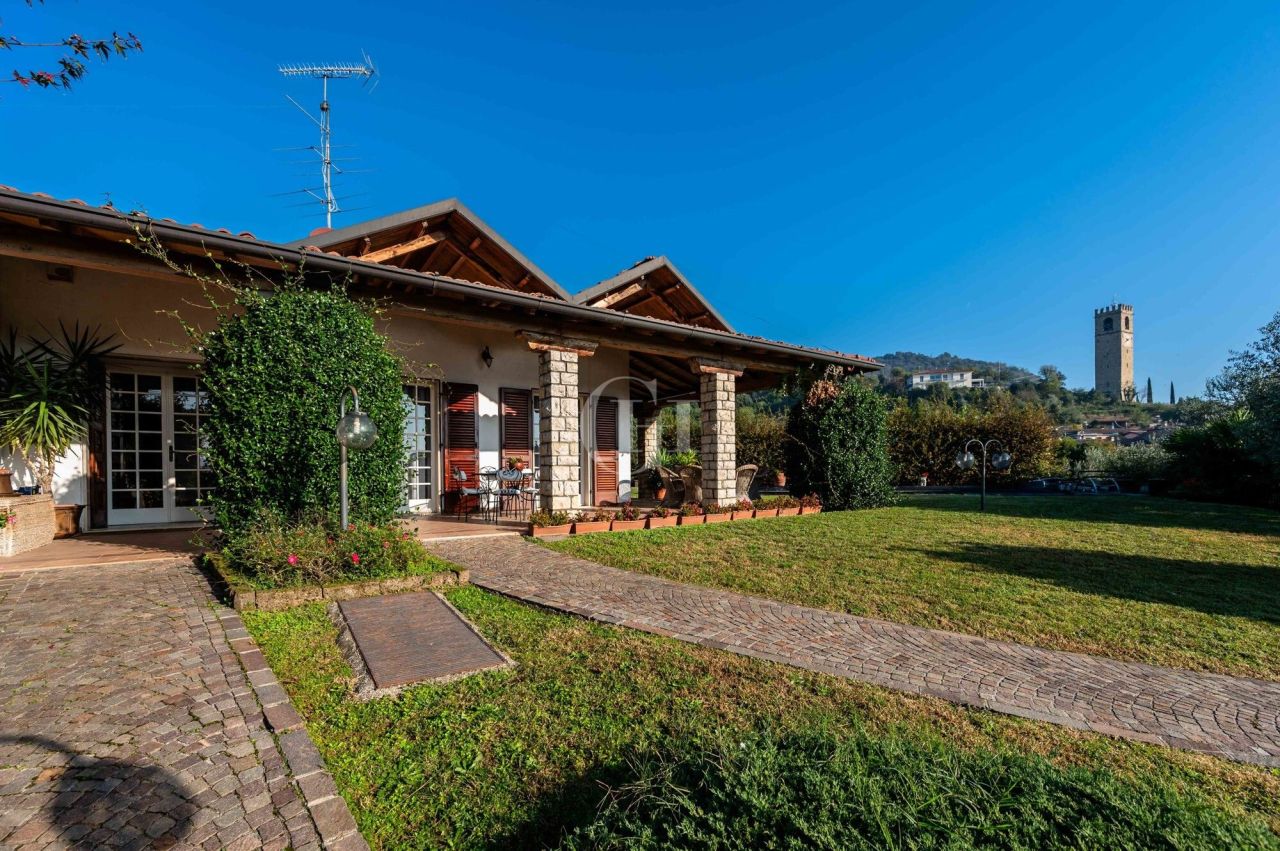 Вилла у озера Изео, Италия, 230 м² - фото 3