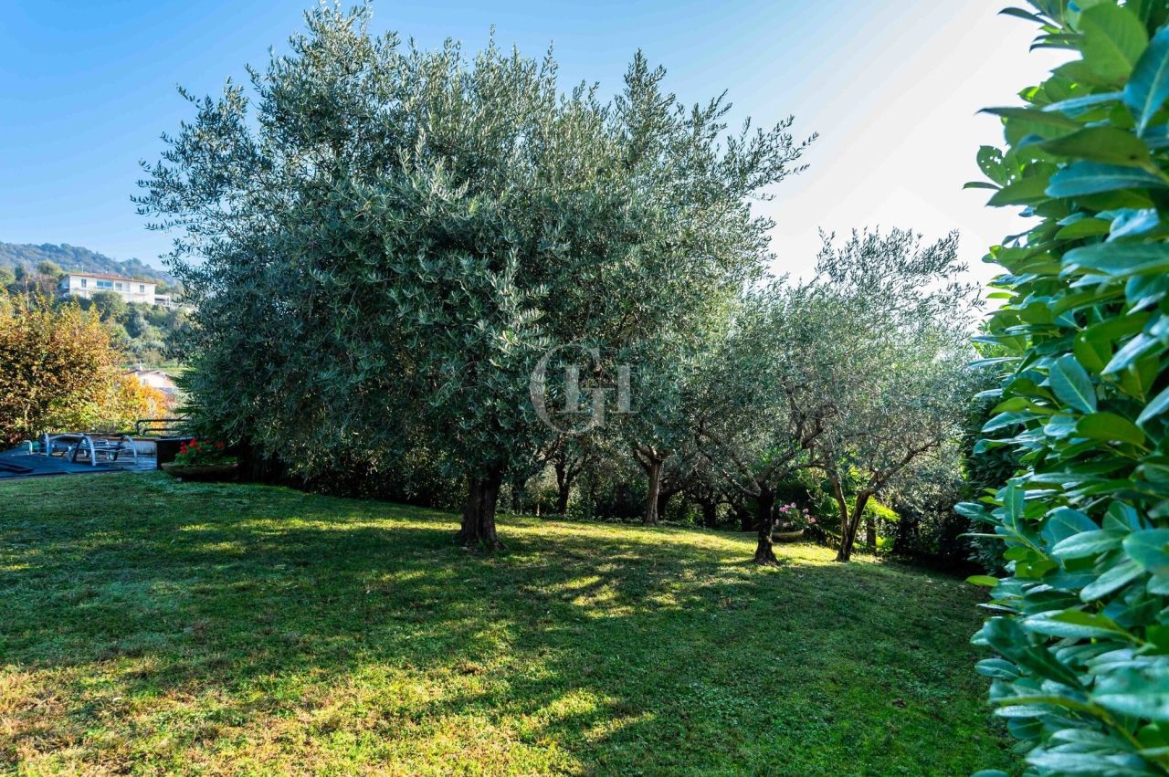 Вилла у озера Изео, Италия, 230 м² - фото 14