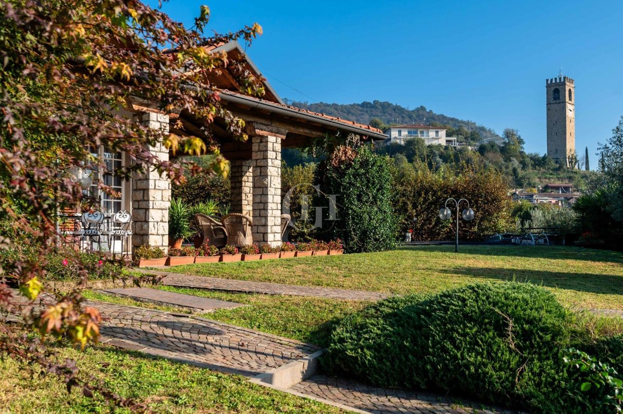 Вилла у озера Изео, Италия, 230 м² - фото 13