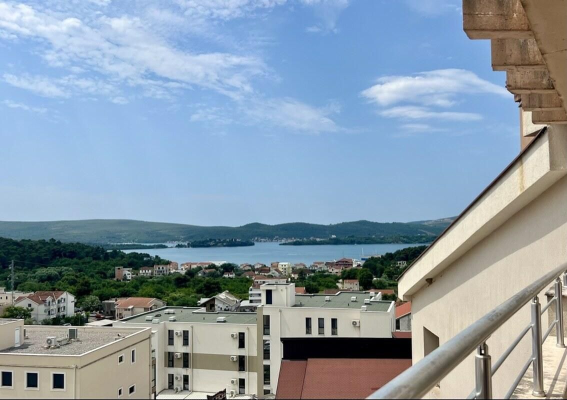 Квартира в Тивате, Черногория, 110 м² - фото 1