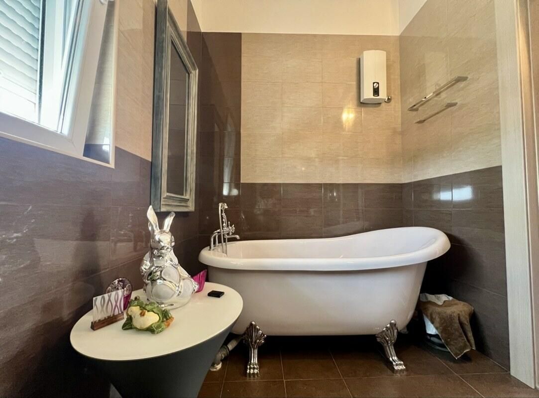 Квартира в Тивате, Черногория, 110 м² - фото 19