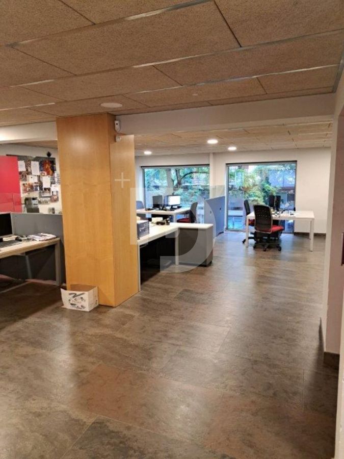 Коммерческая недвижимость в Барселоне, Испания, 800 м² - фото 1