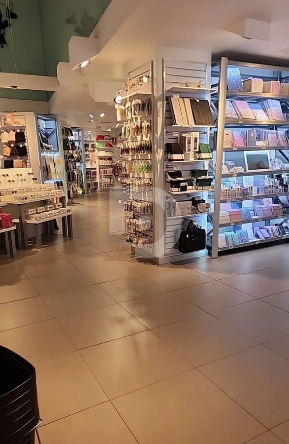 Коммерческая недвижимость в Барселоне, Испания, 739 м² - фото 2