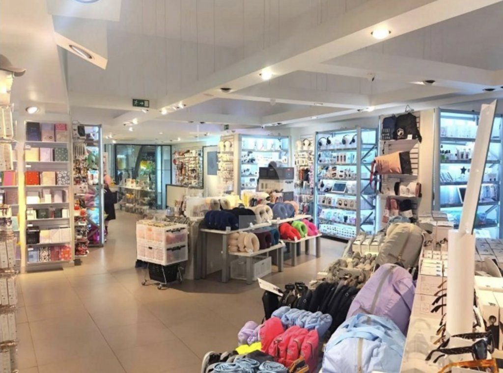 Коммерческая недвижимость в Барселоне, Испания, 739 м² - фото 4