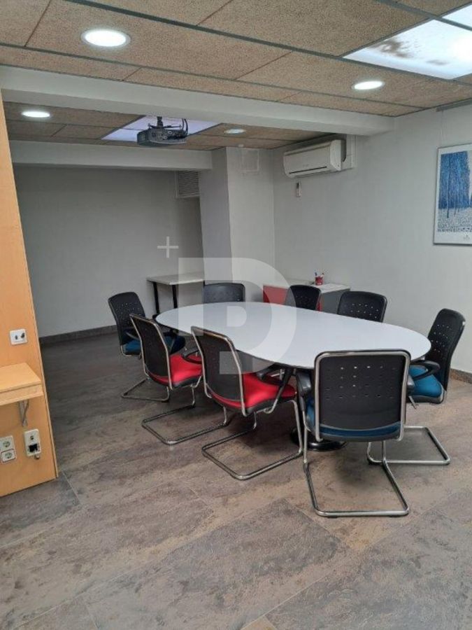 Коммерческая недвижимость в Барселоне, Испания, 800 м² - фото 13