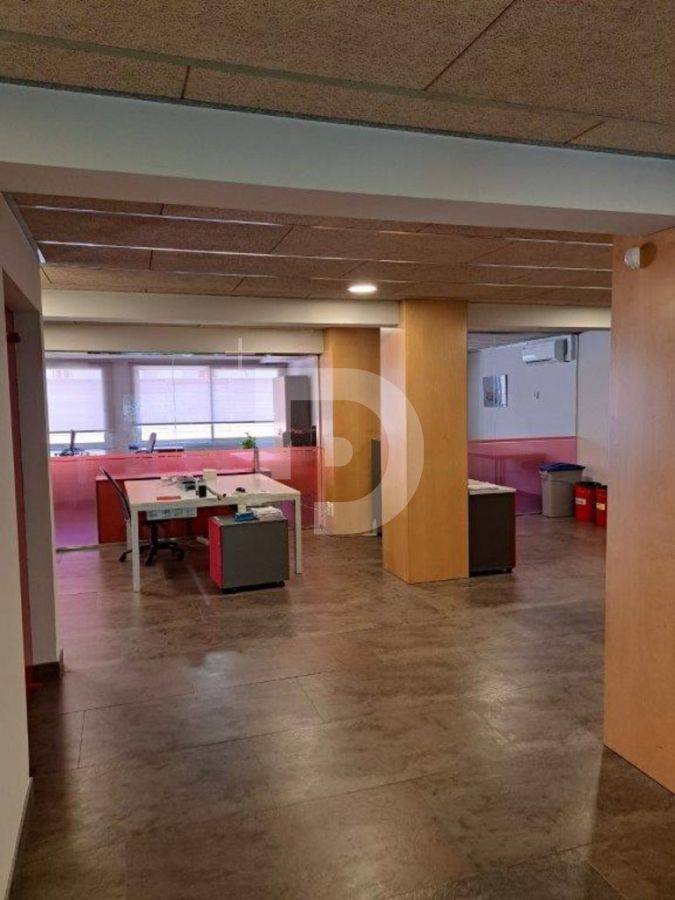 Коммерческая недвижимость в Барселоне, Испания, 800 м² - фото 15