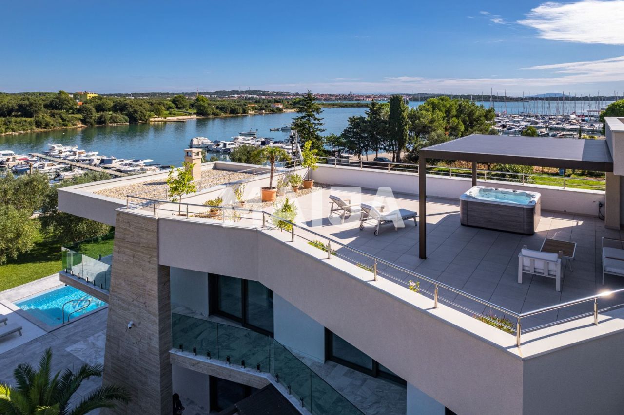 Вилла в Медулине, Хорватия, 420 м² - фото 1