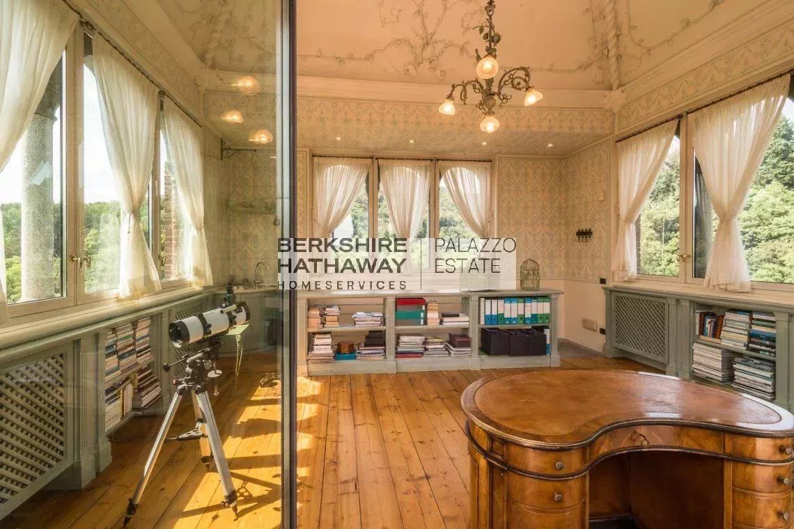 Поместье в Варесе, Италия, 1 330 м² - фото 11