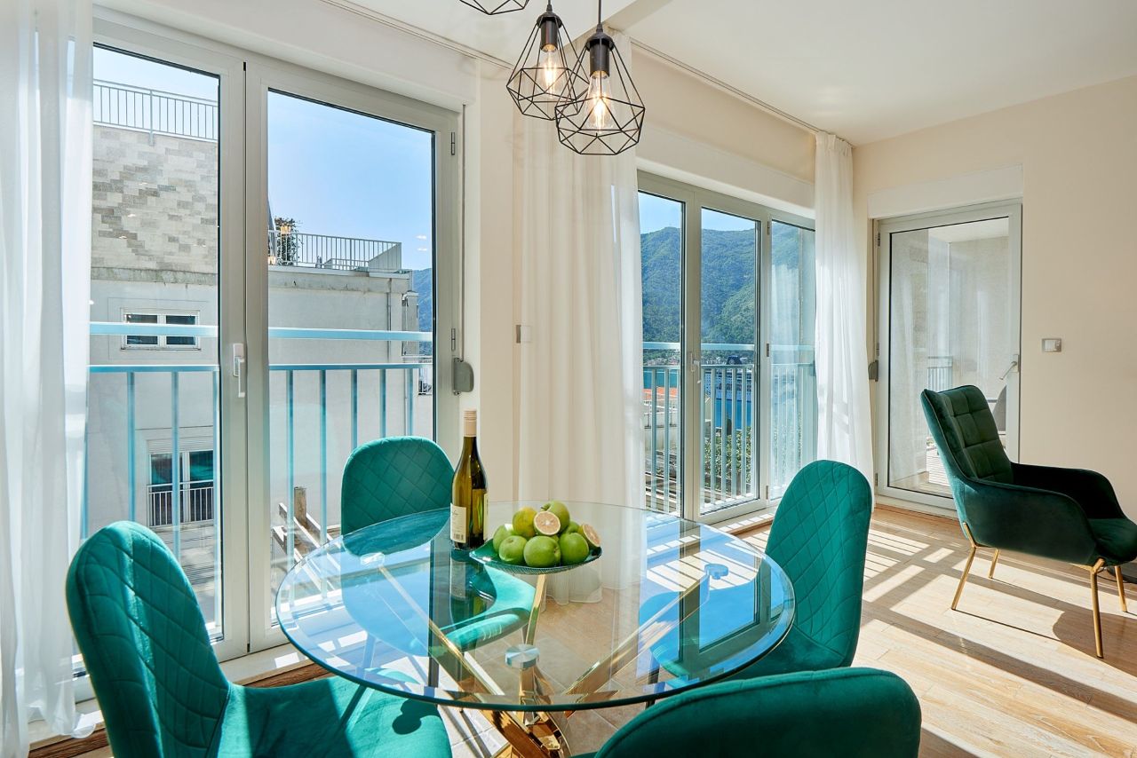 Апартаменты в Доброте, Черногория, 75 м² - фото 1