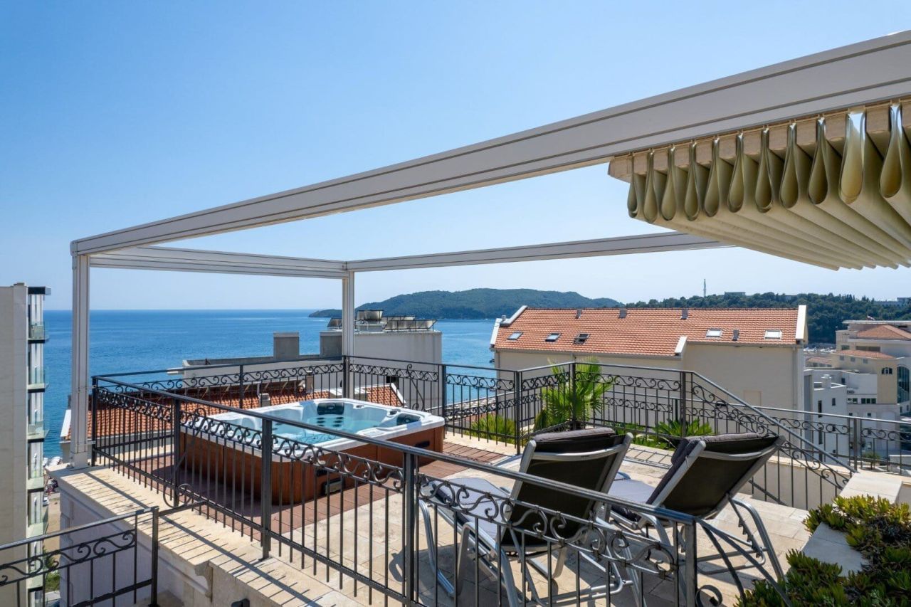 Апартаменты в Бечичи, Черногория, 265 м² - фото 1