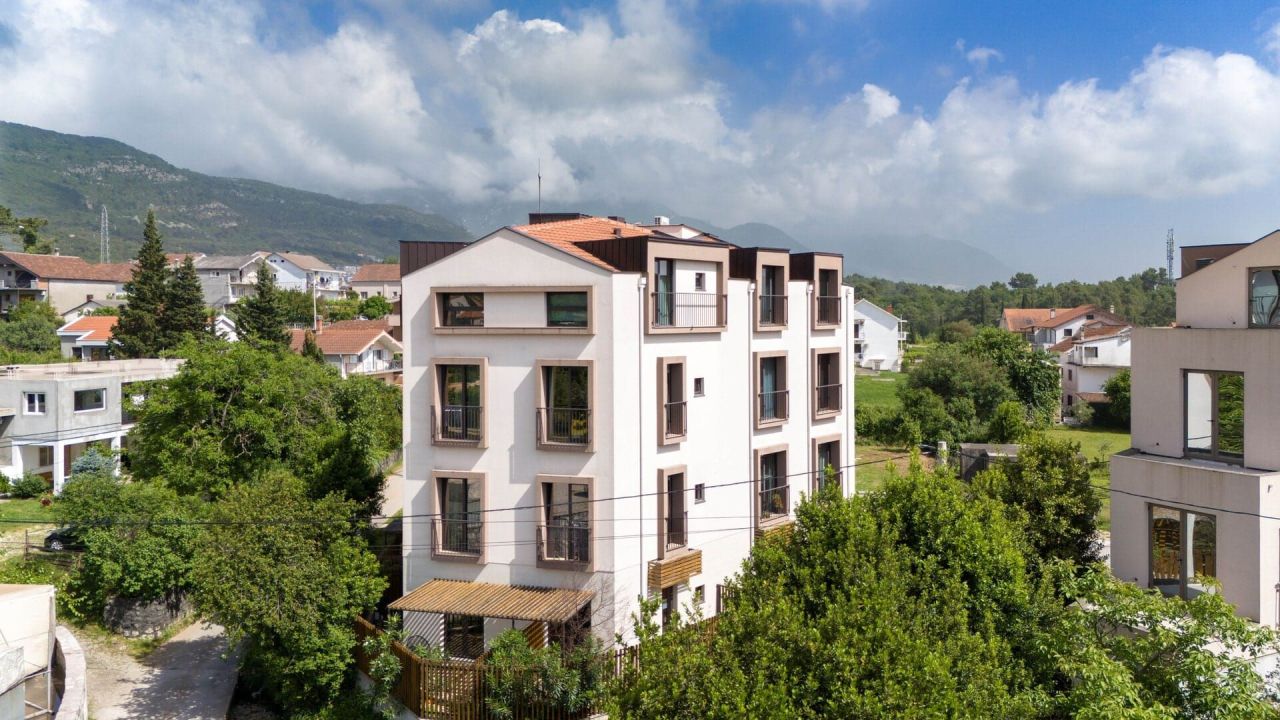 Апартаменты в Тивате, Черногория, 94 м² - фото 1