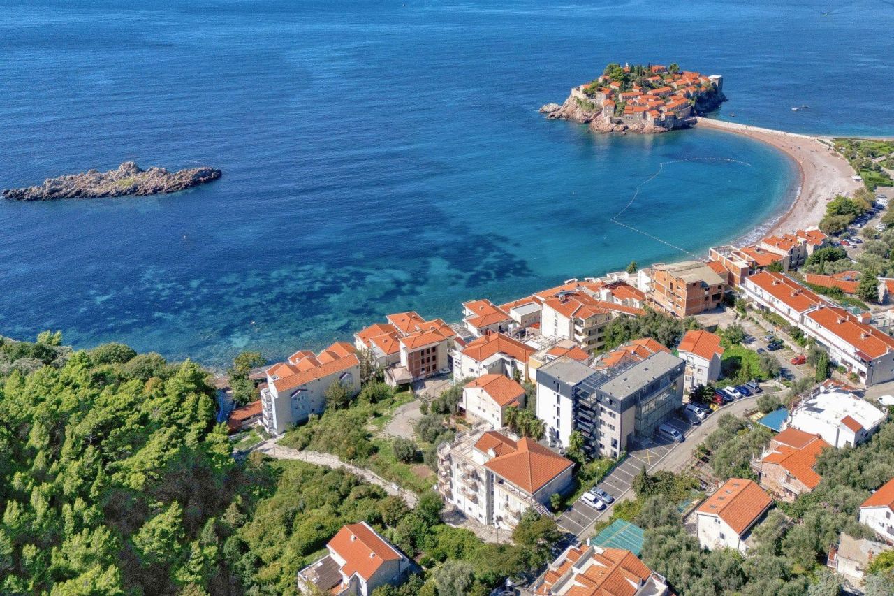Апартаменты в Святом Стефане, Черногория, 146 м² - фото 1