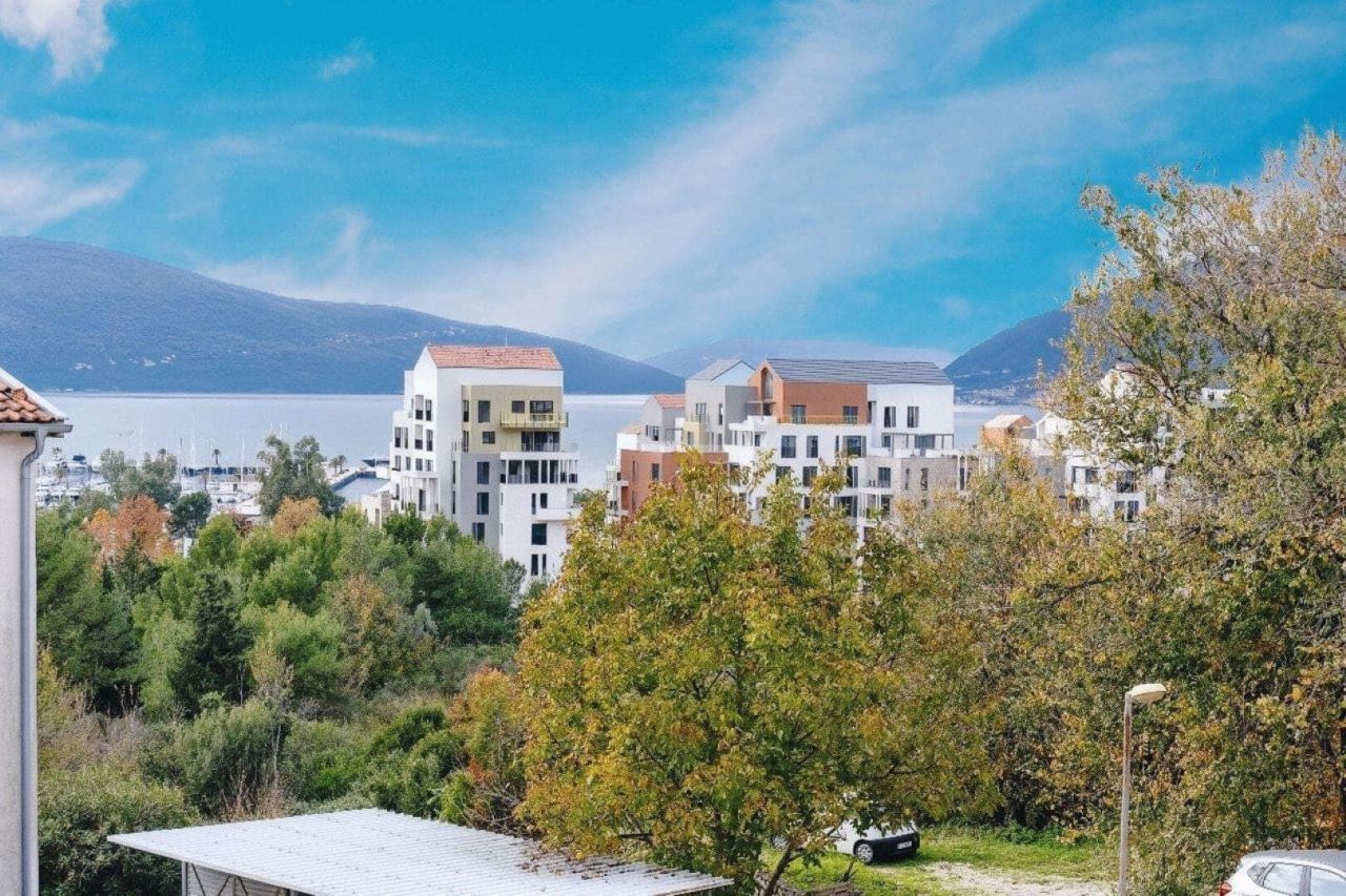 Апартаменты в Тивате, Черногория, 106 м² - фото 1