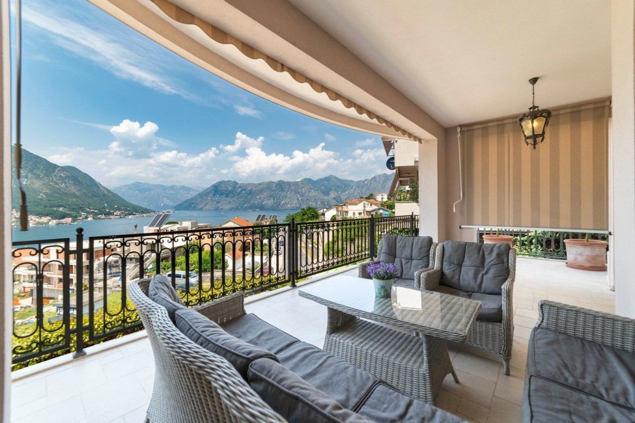 Апартаменты в Доброте, Черногория, 112 м² - фото 2