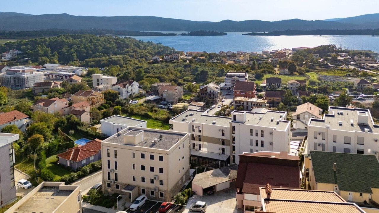 Апартаменты в Тивате, Черногория, 62 м² - фото 2