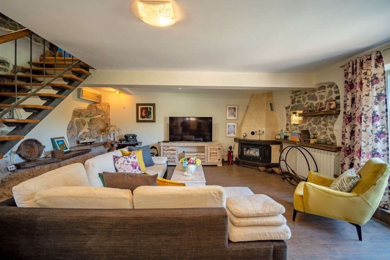 Дом в Тивате, Черногория, 170 м² - фото 7