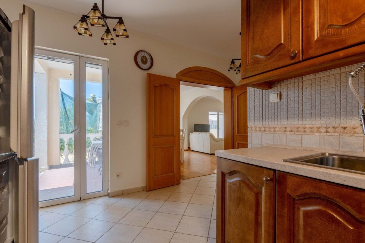 Вилла в Добра Воде, Черногория, 400 м² - фото 8