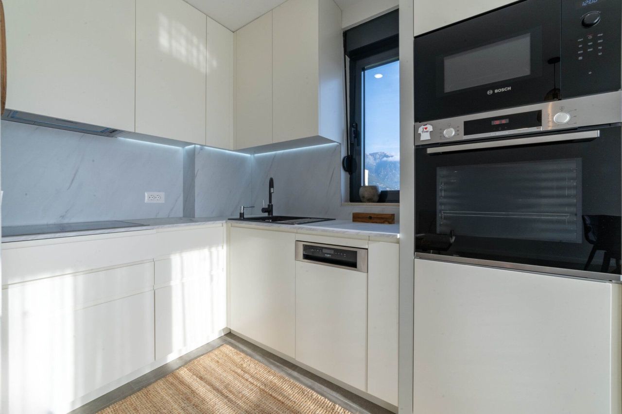 Апартаменты в Тивате, Черногория, 62 м² - фото 11