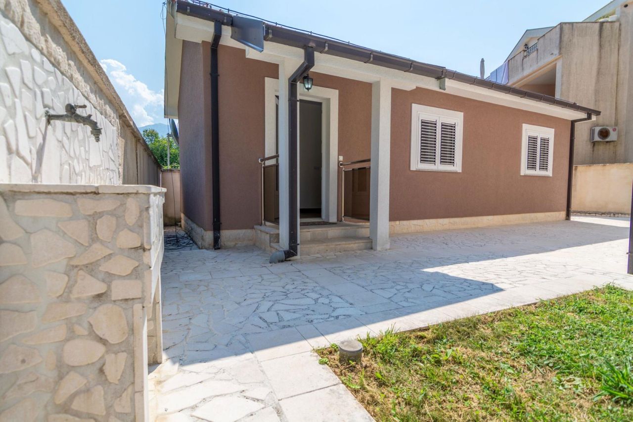 Вилла в Тивате, Черногория, 267 м² - фото 11