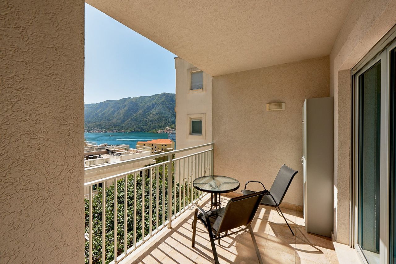 Апартаменты в Доброте, Черногория, 75 м² - фото 14