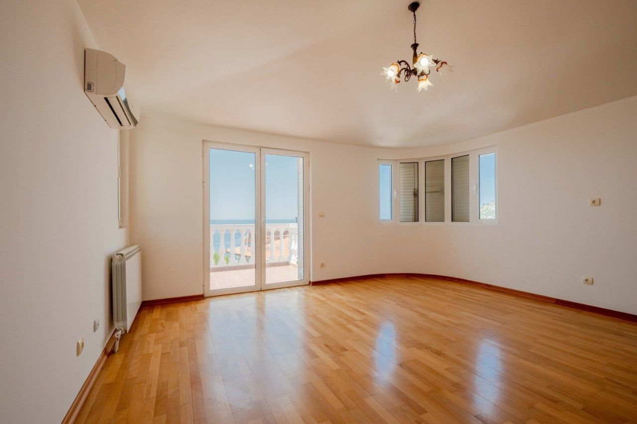 Вилла в Добра Воде, Черногория, 400 м² - фото 15