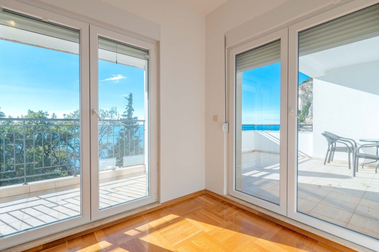 Вилла в Будве, Черногория, 400 м² - фото 16