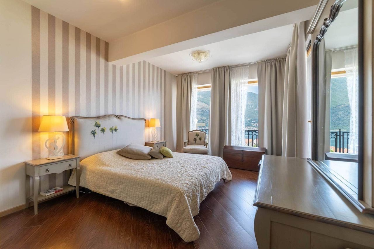 Апартаменты в Доброте, Черногория, 112 м² - фото 17