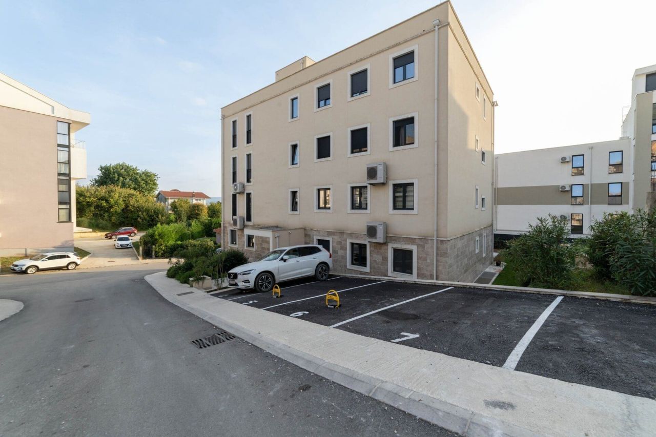 Апартаменты в Тивате, Черногория, 62 м² - фото 17