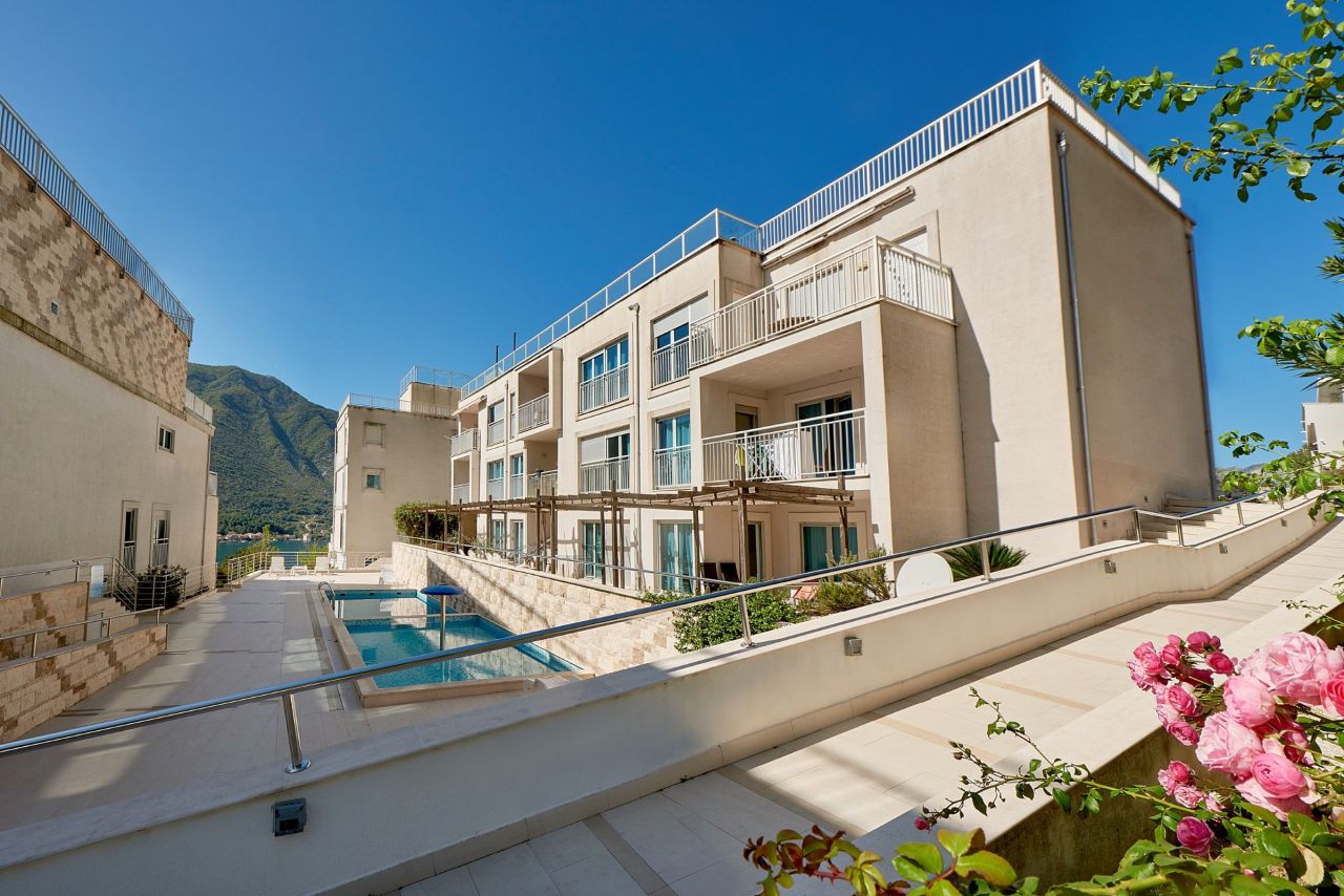 Апартаменты в Доброте, Черногория, 75 м² - фото 17