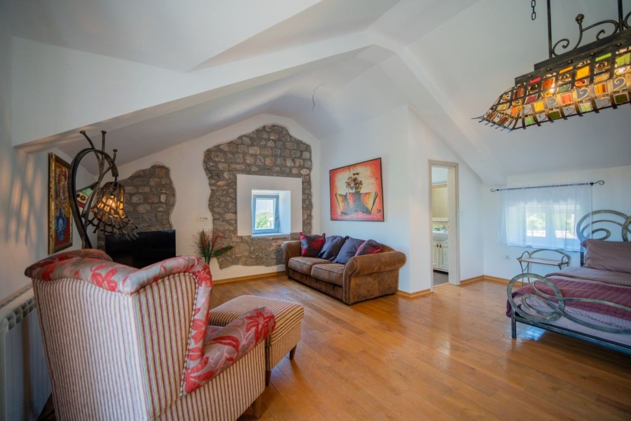 Дом в Тивате, Черногория, 170 м² - фото 18