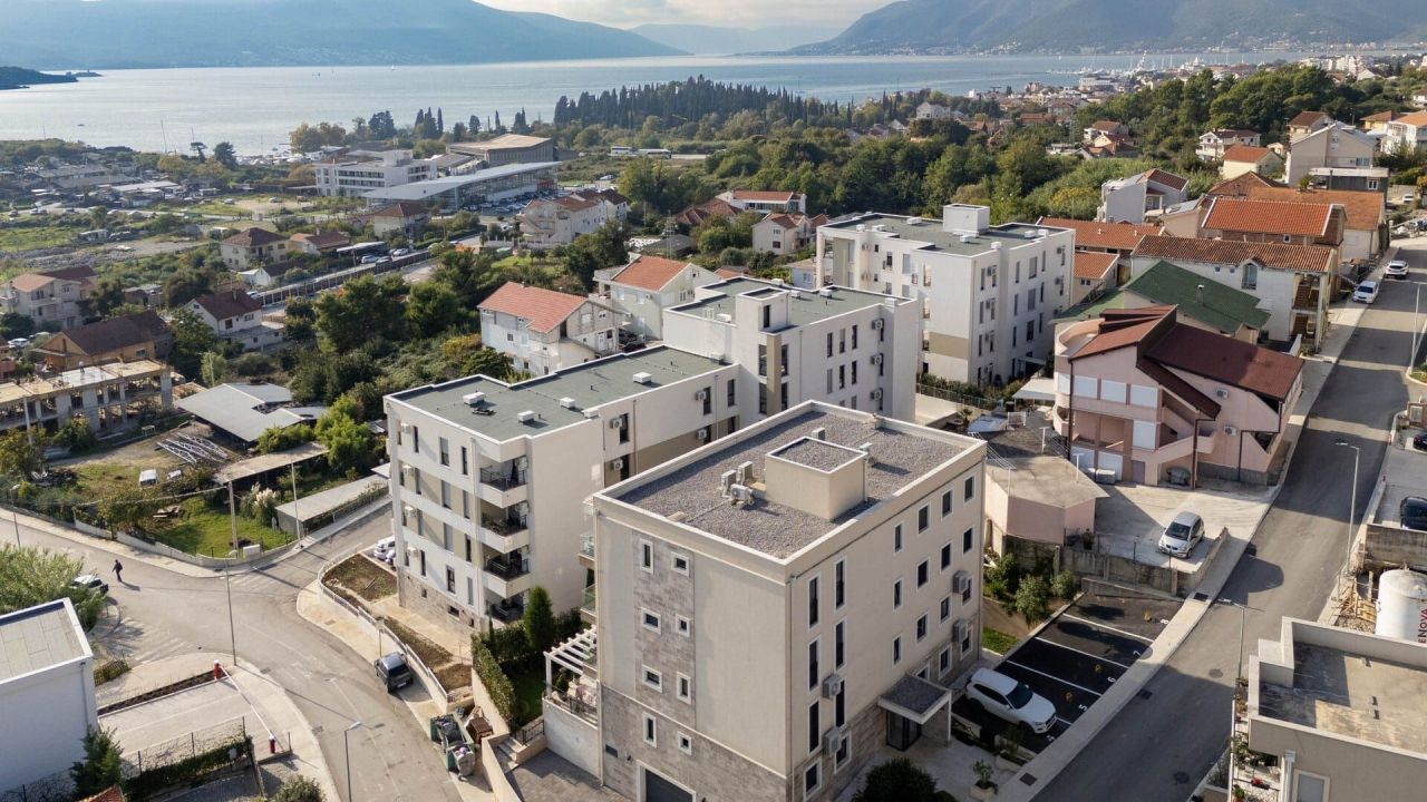 Апартаменты в Тивате, Черногория, 62 м² - фото 19