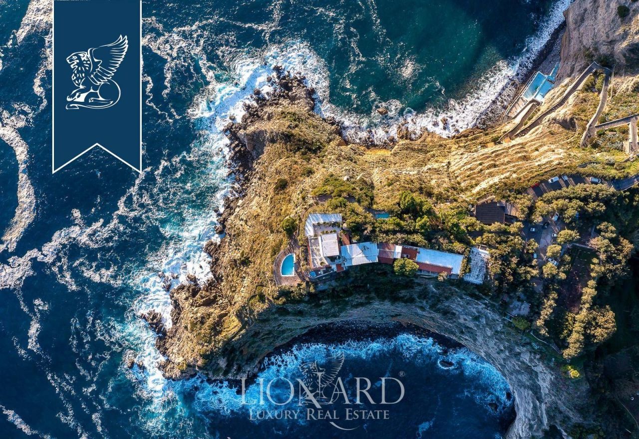 Отель, гостиница в Неаполе, Италия, 2 000 м² - фото 4