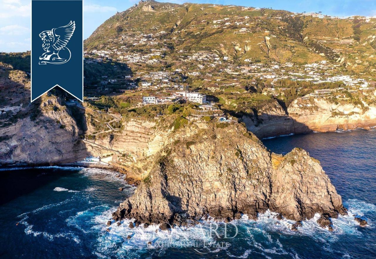 Отель, гостиница в Неаполе, Италия, 2 000 м² - фото 6