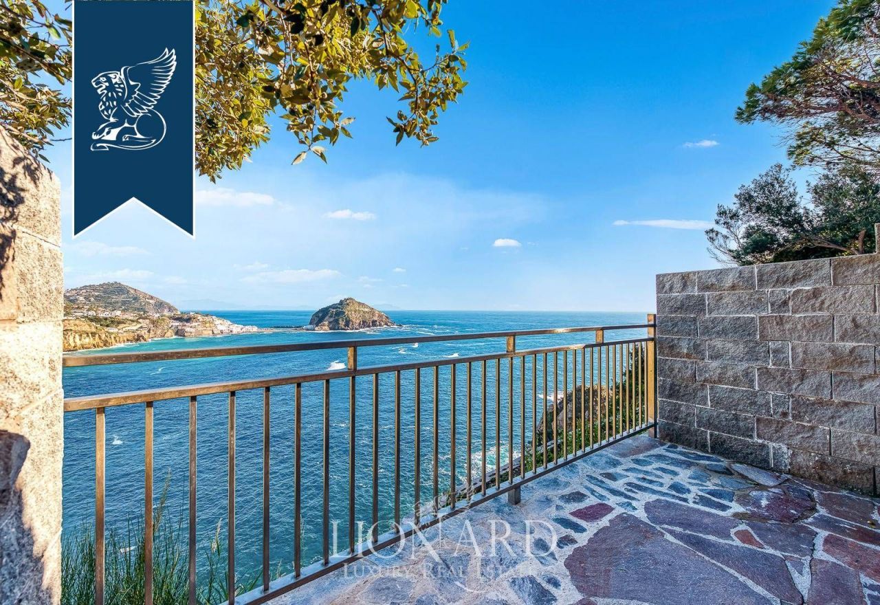 Отель, гостиница в Неаполе, Италия, 2 000 м² - фото 11