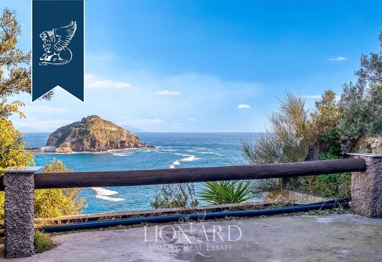 Отель, гостиница в Неаполе, Италия, 2 000 м² - фото 14