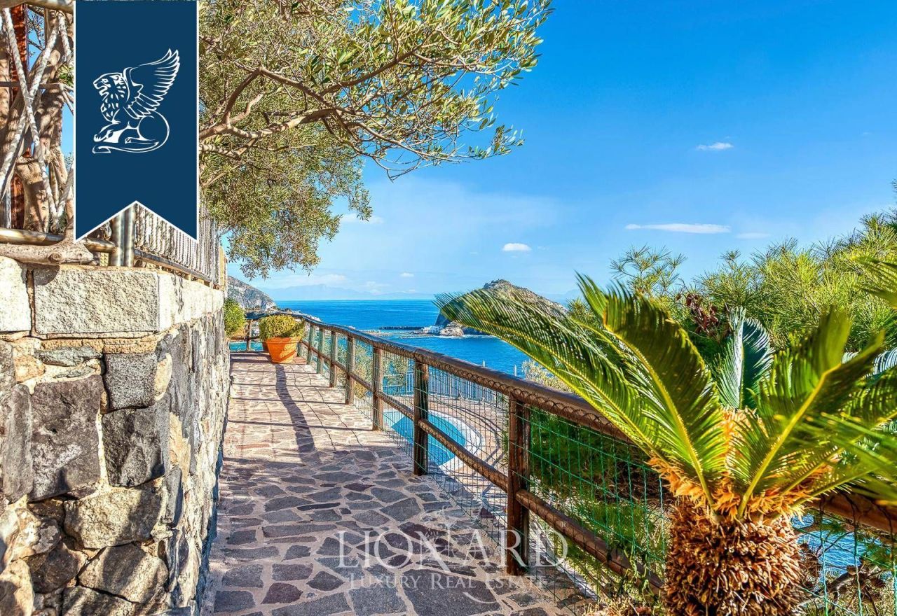 Отель, гостиница в Неаполе, Италия, 2 000 м² - фото 16