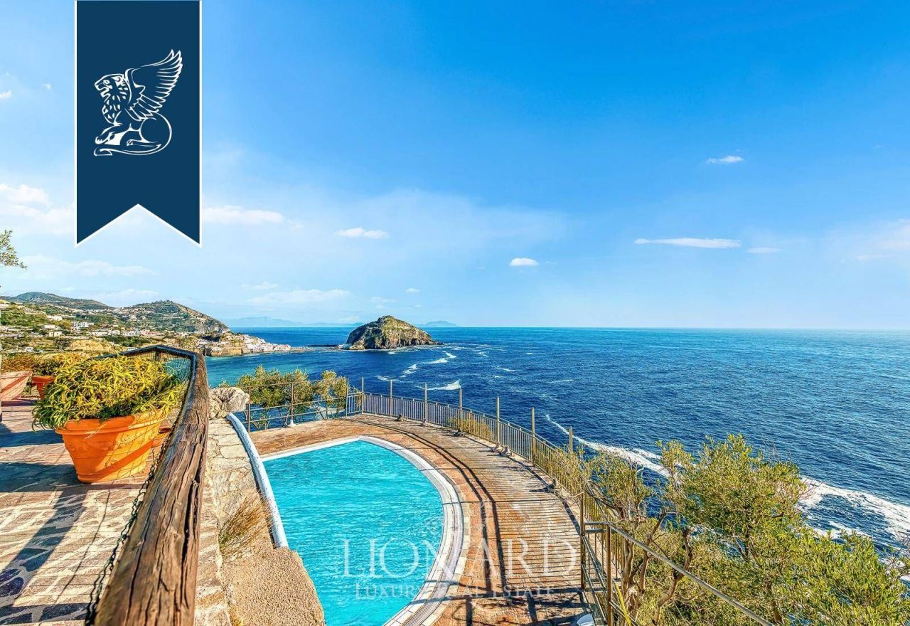 Отель, гостиница в Неаполе, Италия, 2 000 м² - фото 17