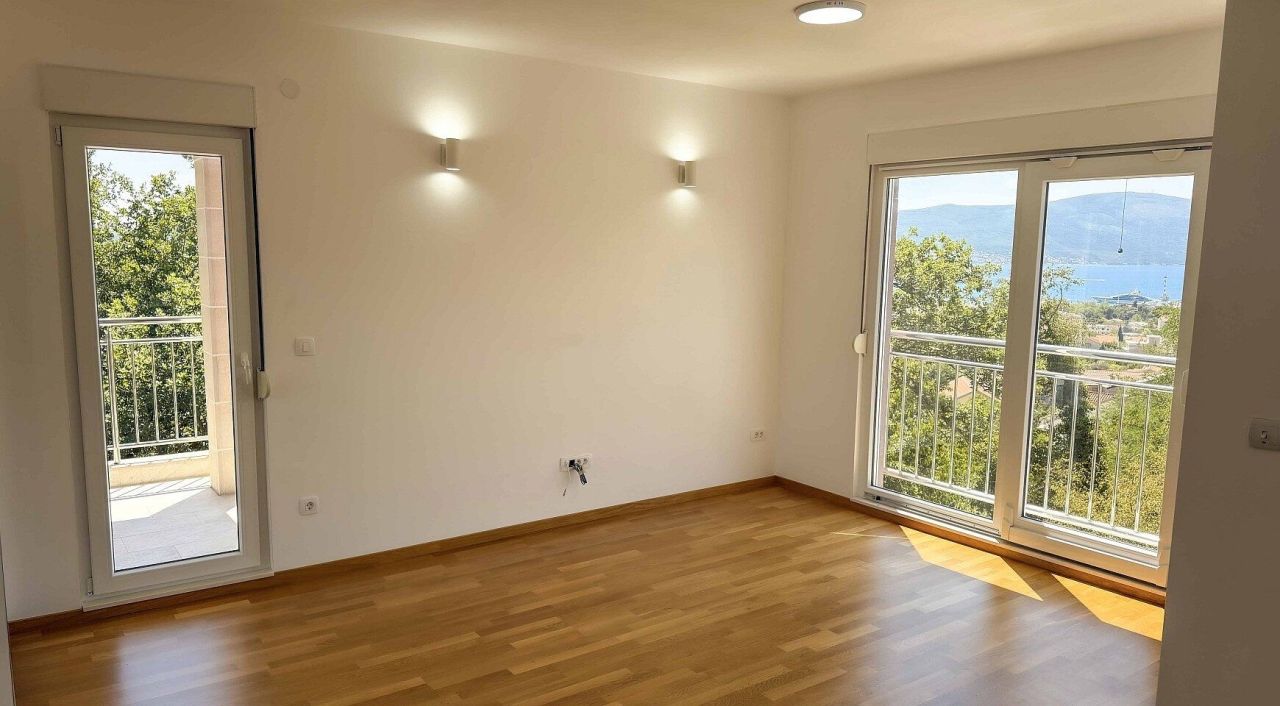 Апартаменты в Тивате, Черногория, 72 м² - фото 3