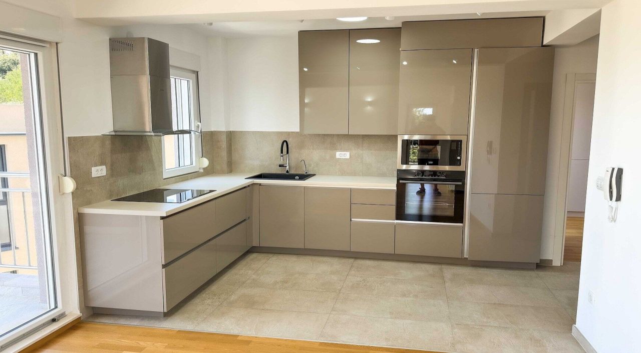 Апартаменты в Тивате, Черногория, 72 м² - фото 2