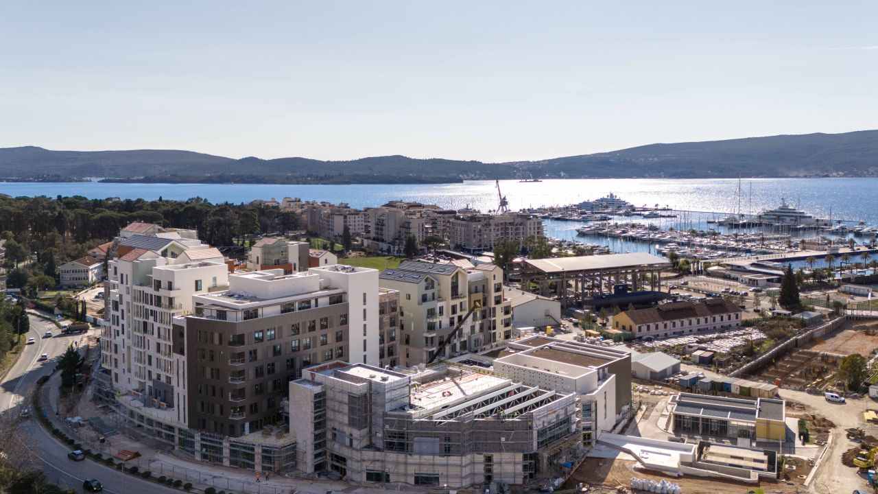 Апартаменты в Тивате, Черногория, 200 м² - фото 1