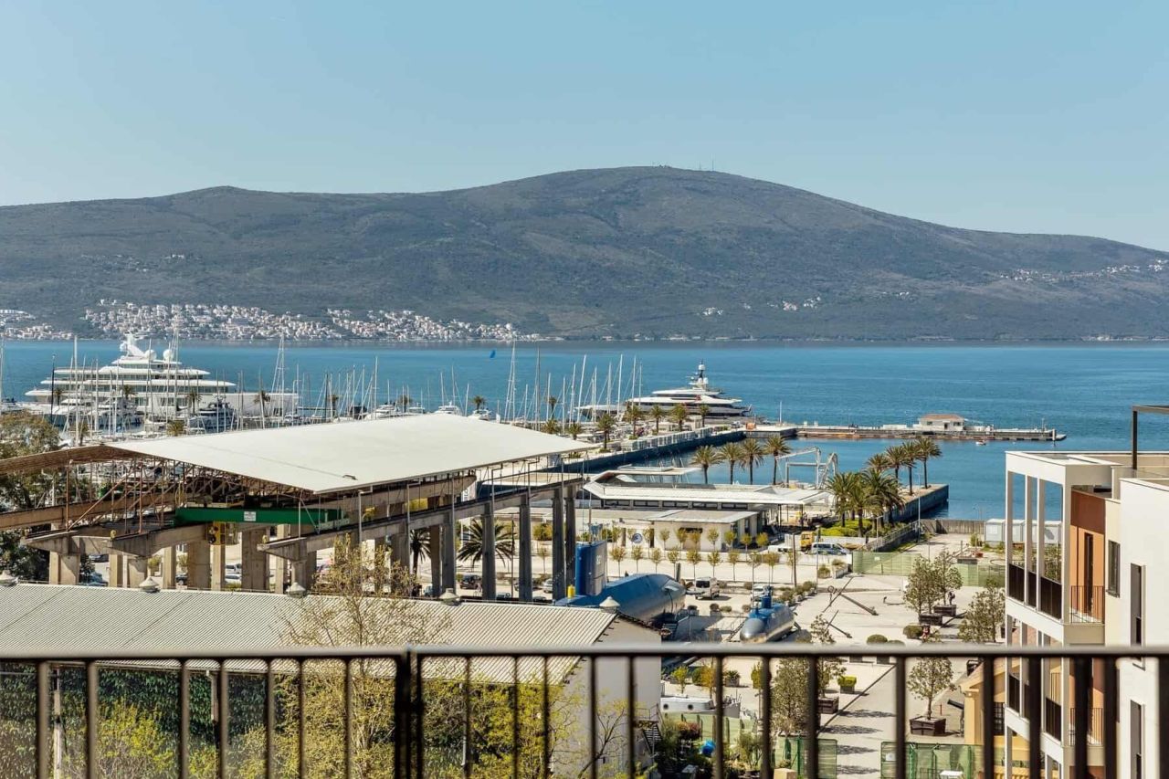 Апартаменты в Тивате, Черногория, 87 м² - фото 1