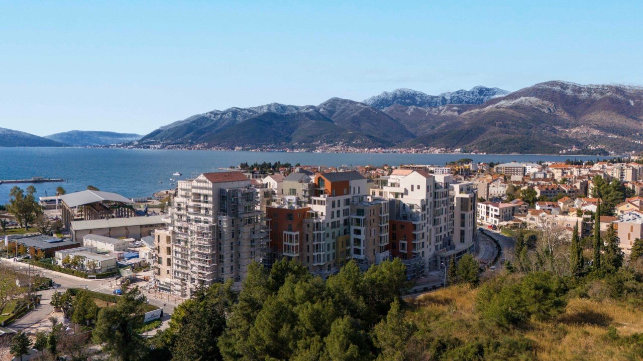 Апартаменты в Тивате, Черногория, 102 м² - фото 1