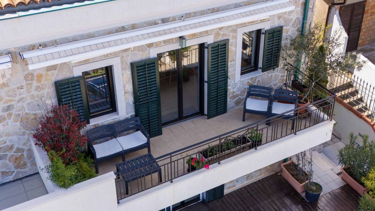 Апартаменты в Крашичах, Черногория, 122 м² - фото 1