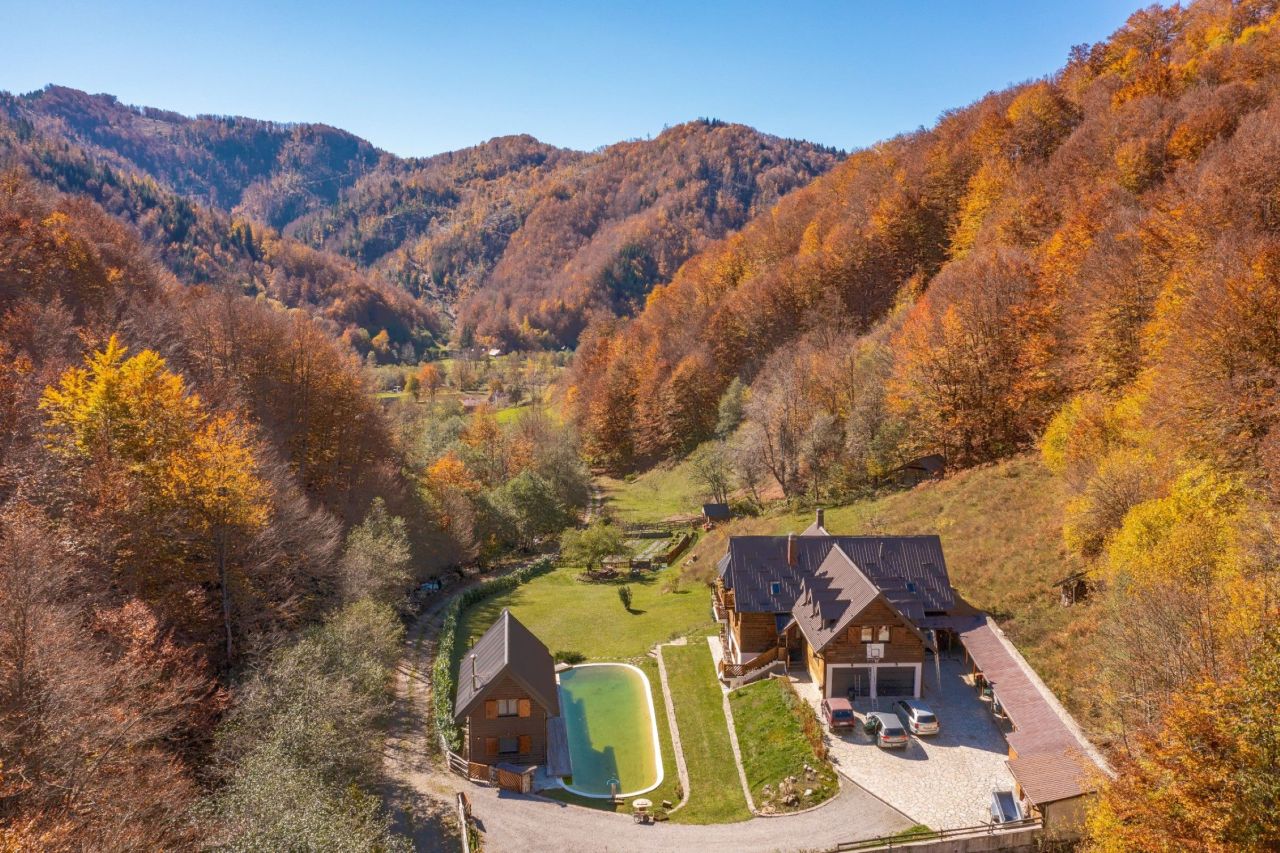 Дом в Подгорице, Черногория, 550 м² - фото 1