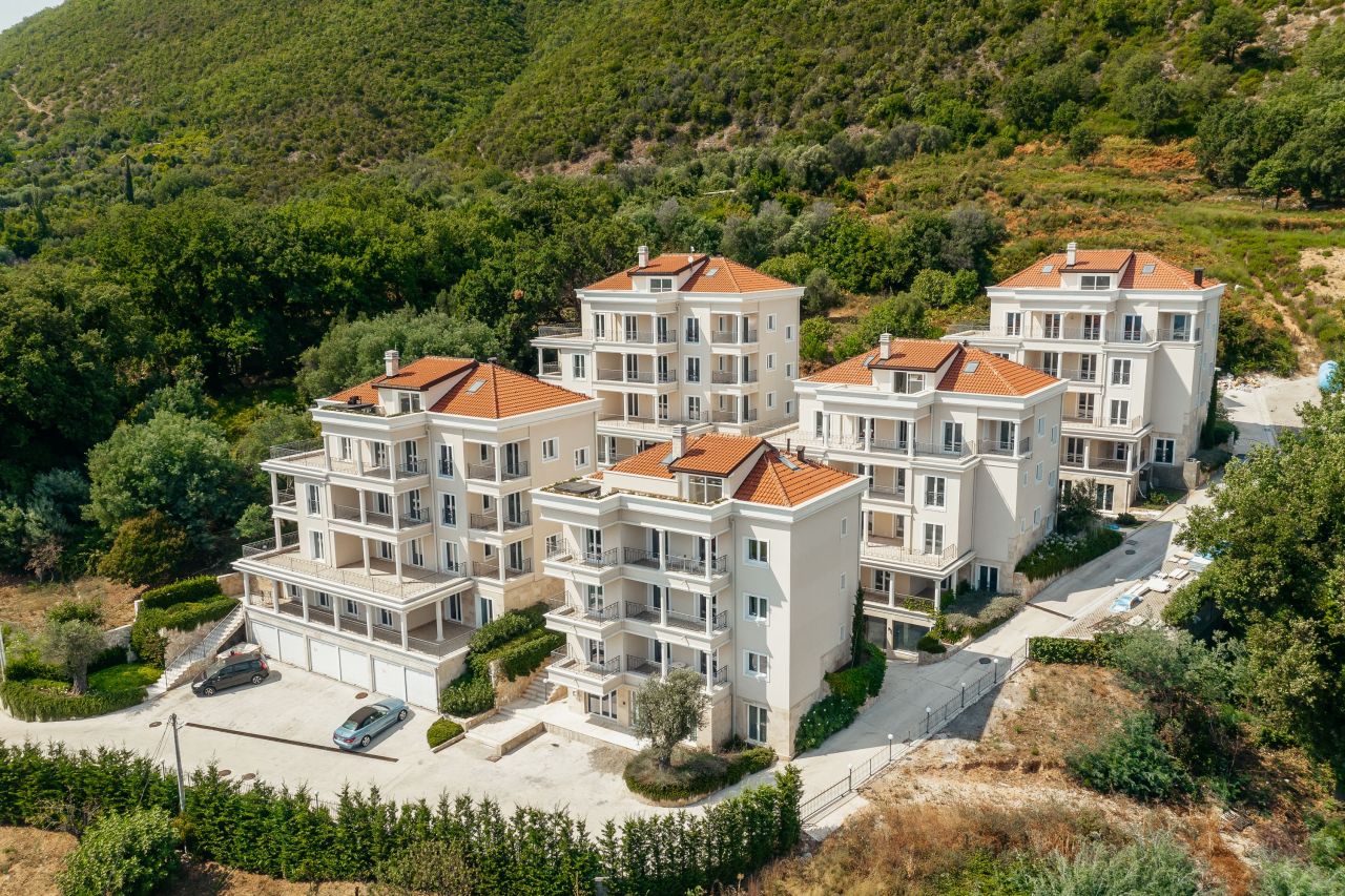 Апартаменты в Херцег-Нови, Черногория, 164 м² - фото 1
