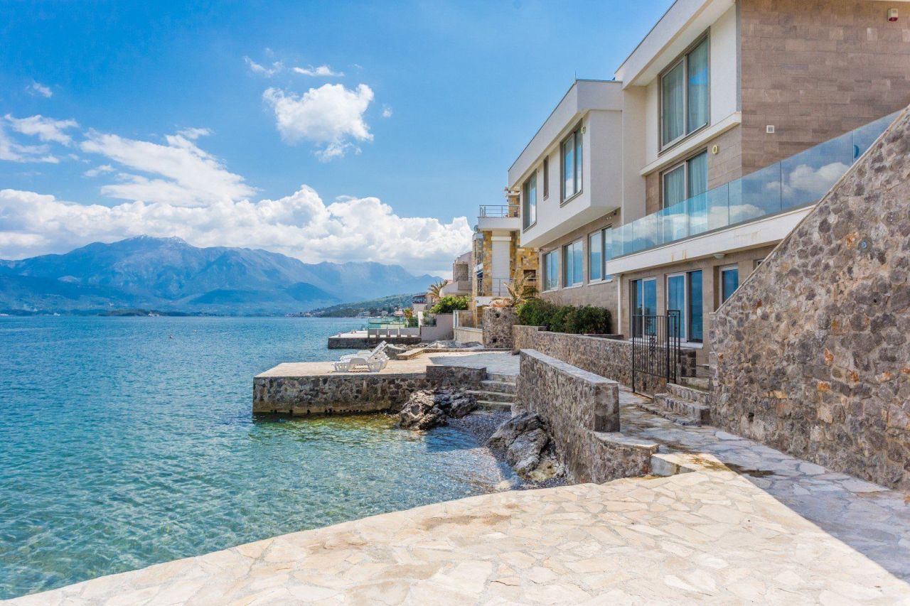 Вилла в Крашичах, Черногория, 240 м² - фото 1