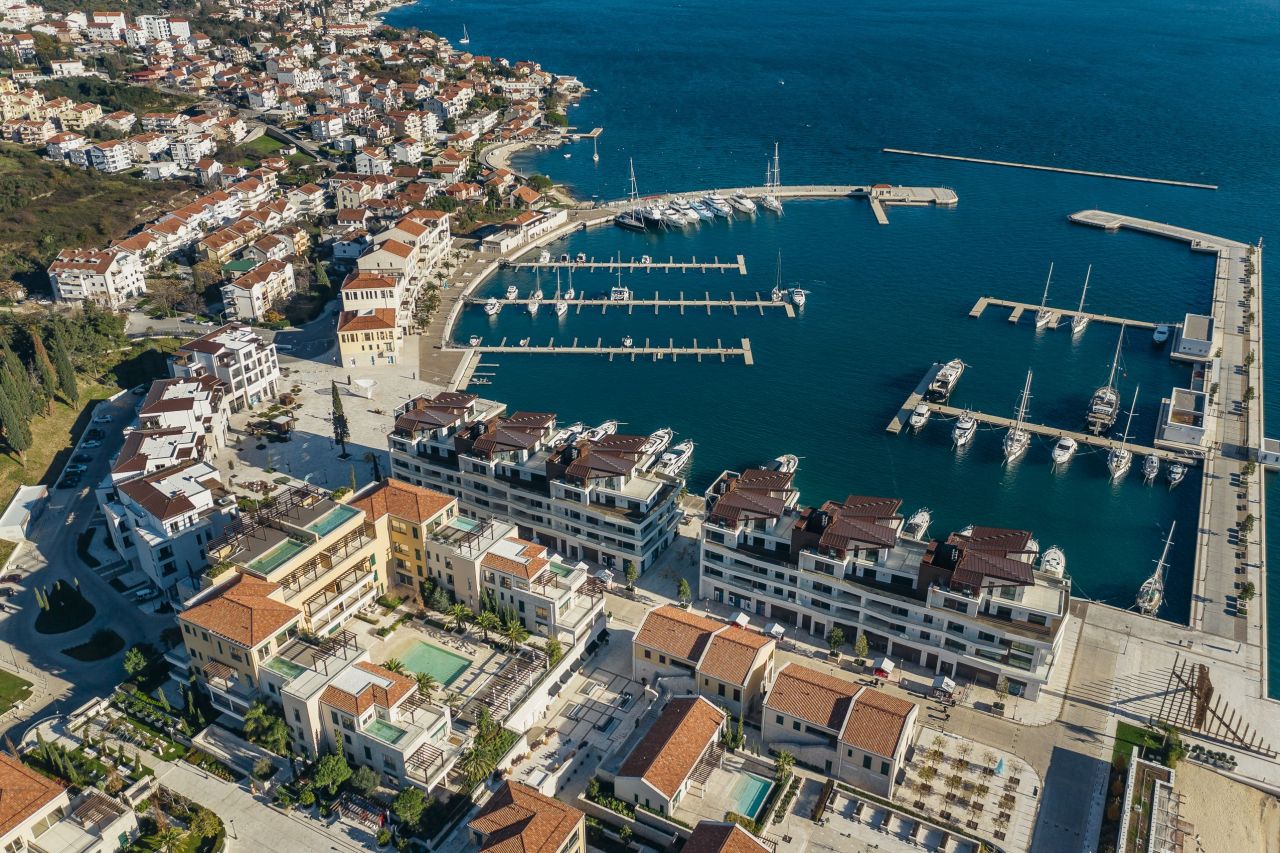 Апартаменты в Херцег-Нови, Черногория, 82 м² - фото 1
