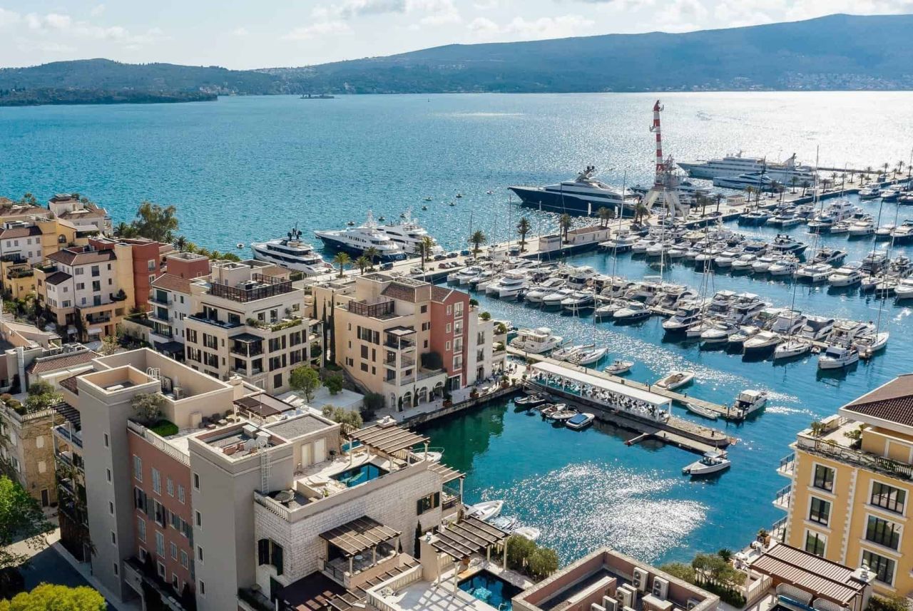 Апартаменты в Тивате, Черногория, 357 м² - фото 2