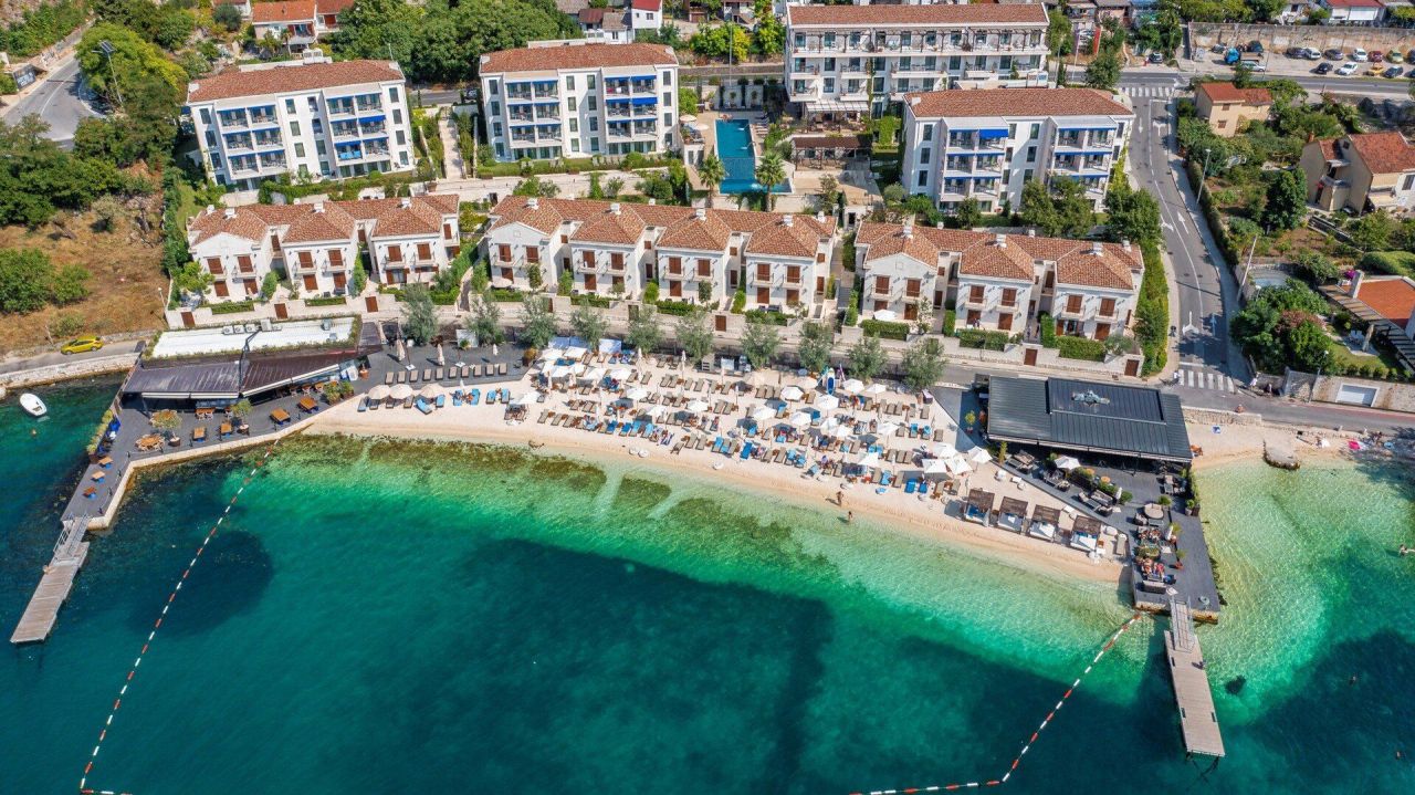 Вилла в Доброте, Черногория, 193 м² - фото 2